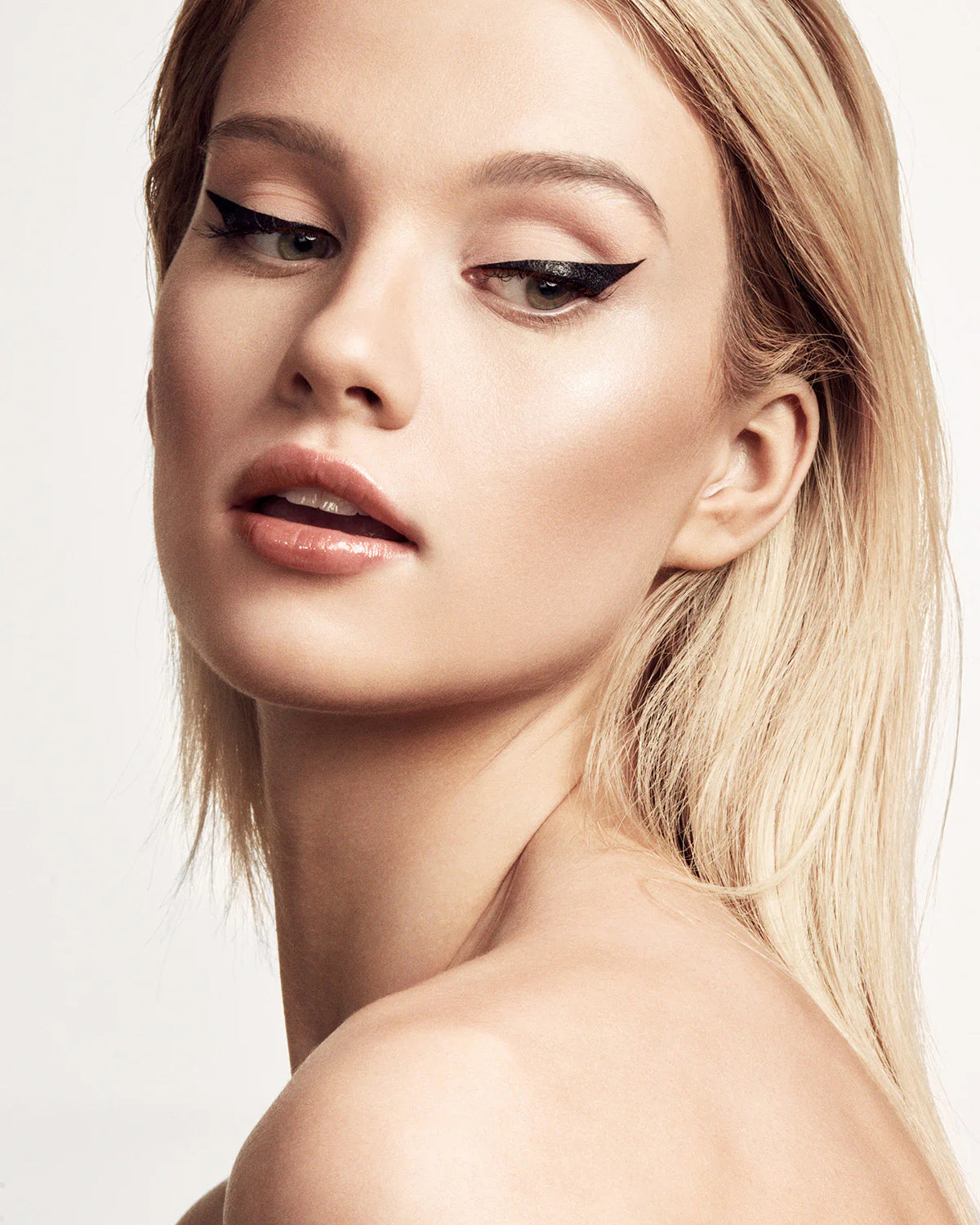 Flyliner Longwear Liquid Eyeliner